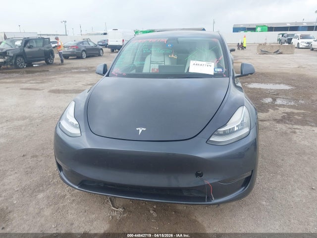 7SAYGAEE6NF381812 Tesla Model Y Long Range Dual Motor All-wheel Drive