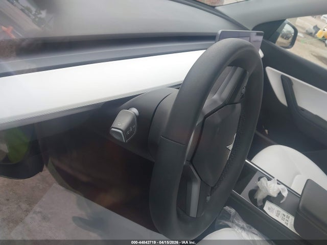 7SAYGAEE6NF381812 Tesla Model Y Long Range Dual Motor All-wheel Drive