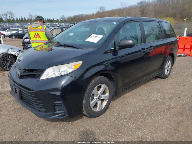 2018 TOYOTA SIENNA 5TDZZ3DC6JS927750 Photo 1