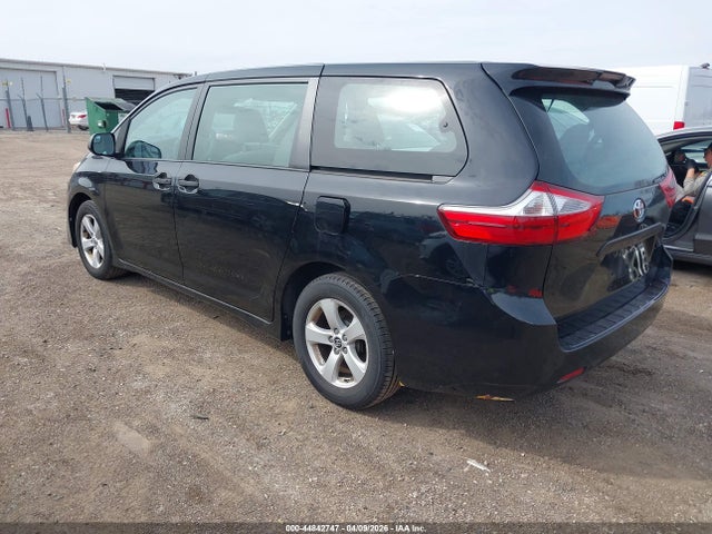 2018 TOYOTA SIENNA 5TDZZ3DC6JS927750 Photo 2