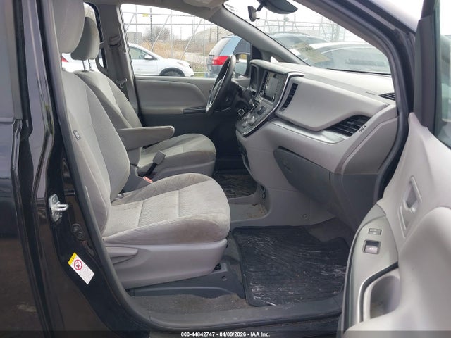 2018 TOYOTA SIENNA 5TDZZ3DC6JS927750 Photo 4