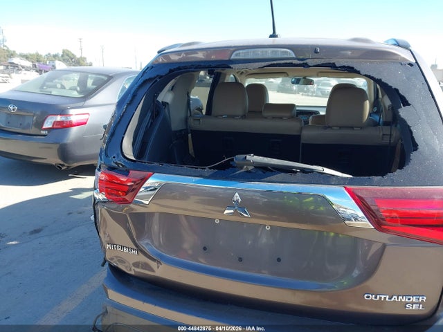 JA4AD3A37GZ000872 Mitsubishi Outlander Sel