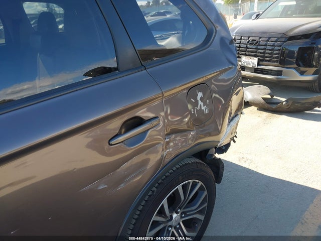 JA4AD3A37GZ000872 Mitsubishi Outlander Sel