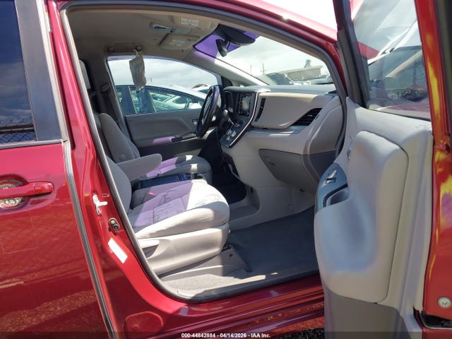Продажа на аукционе авто 2019 Toyota Sienna Le 7 Passenger, vin: 5TDKZ3DC4KS995788, номер лота: 44842884