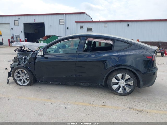 2024 Tesla Model Y Long Range Single Motor Rear-wheel Drive/rwd მანქანა იყიდება აუქციონზე, vin: 7SAYGDEDXRF087957, აუქციონის ნომერი: 44842973