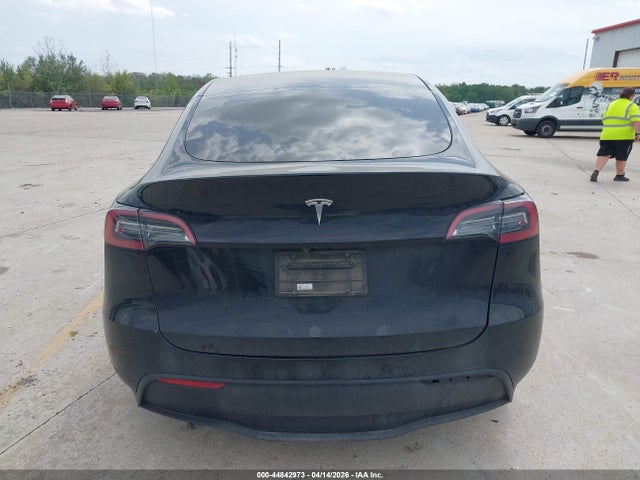 2024 Tesla Model Y Long Range Single Motor Rear-wheel Drive/rwd მანქანა იყიდება აუქციონზე, vin: 7SAYGDEDXRF087957, აუქციონის ნომერი: 44842973