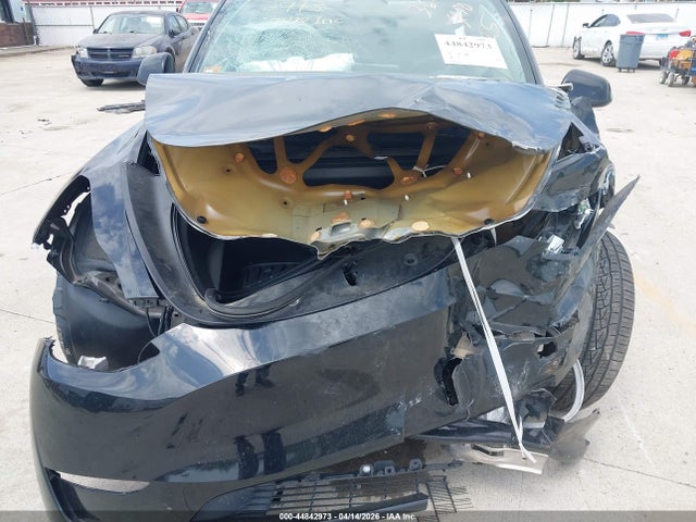 2024 Tesla Model Y Long Range Single Motor Rear-wheel Drive/rwd მანქანა იყიდება აუქციონზე, vin: 7SAYGDEDXRF087957, აუქციონის ნომერი: 44842973
