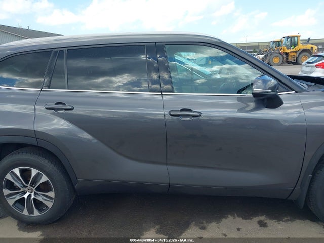 44843054 :رقم المزاد ، 5TDGZRBH0NS176952 vin ، 2022 Toyota Highlander Xle مزاد بيع