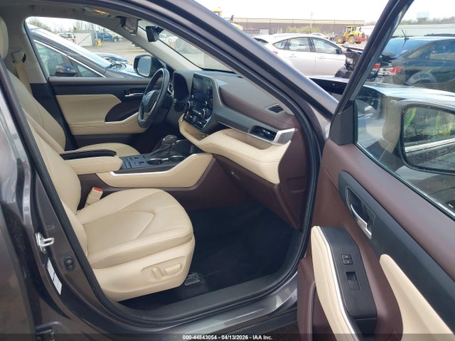 44843054 :رقم المزاد ، 5TDGZRBH0NS176952 vin ، 2022 Toyota Highlander Xle مزاد بيع