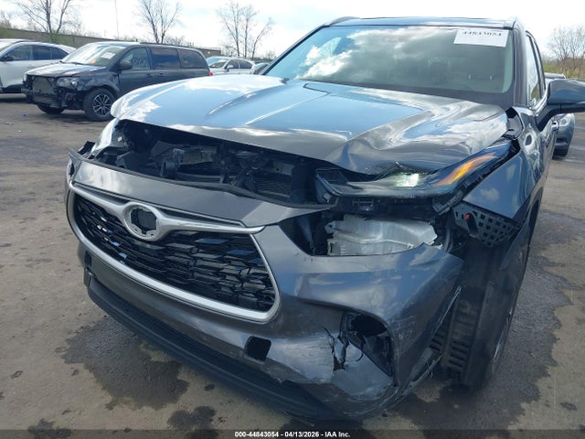 44843054 :رقم المزاد ، 5TDGZRBH0NS176952 vin ، 2022 Toyota Highlander Xle مزاد بيع