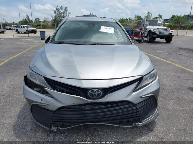2022 Toyota Camry Le მანქანა იყიდება აუქციონზე, vin: 4T1C11AK1NU055049, აუქციონის ნომერი: 44843060