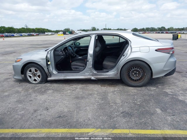 2022 Toyota Camry Le მანქანა იყიდება აუქციონზე, vin: 4T1C11AK1NU055049, აუქციონის ნომერი: 44843060