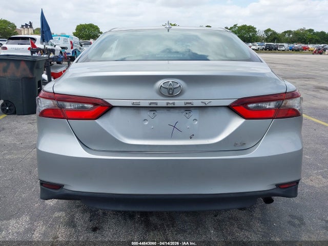 2022 Toyota Camry Le მანქანა იყიდება აუქციონზე, vin: 4T1C11AK1NU055049, აუქციონის ნომერი: 44843060