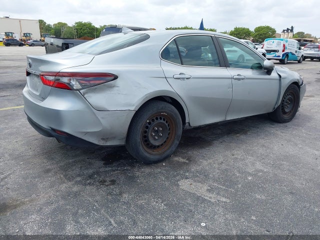 2022 Toyota Camry Le მანქანა იყიდება აუქციონზე, vin: 4T1C11AK1NU055049, აუქციონის ნომერი: 44843060