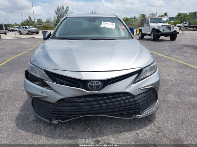 2022 Toyota Camry Le მანქანა იყიდება აუქციონზე, vin: 4T1C11AK1NU055049, აუქციონის ნომერი: 44843060