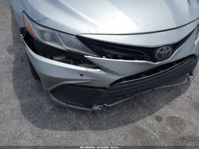 2022 Toyota Camry Le მანქანა იყიდება აუქციონზე, vin: 4T1C11AK1NU055049, აუქციონის ნომერი: 44843060