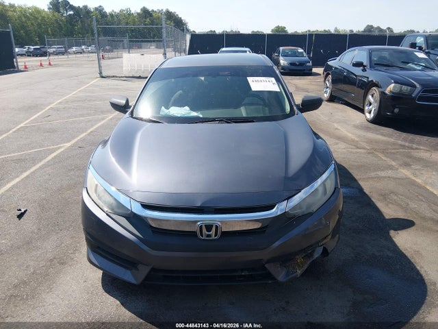 44843143 :رقم المزاد ، 2HGFC2F55HH555101 vin ، 2017 Honda Civic Lx مزاد بيع