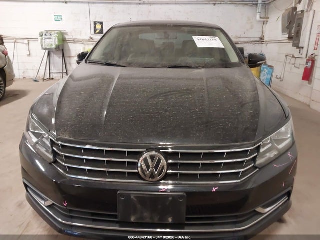 44843168 :رقم المزاد ، 1VWBT7A3XHC039154 vin ، 2017 Volkswagen Passat 1.8t Se مزاد بيع