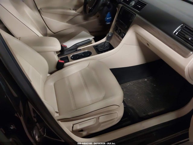 44843168 :رقم المزاد ، 1VWBT7A3XHC039154 vin ، 2017 Volkswagen Passat 1.8t Se مزاد بيع