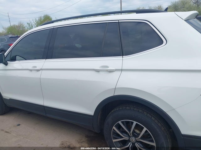 Продаж на аукціоні авто 2019 Volkswagen Tiguan 2.0t Se/2.0t Sel/2.0t Sel R-line/2.0t Sel R-line Black, vin: 3VV2B7AX7KM186127, номер лоту: 44843264