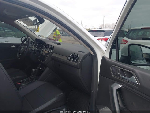 Продаж на аукціоні авто 2019 Volkswagen Tiguan 2.0t Se/2.0t Sel/2.0t Sel R-line/2.0t Sel R-line Black, vin: 3VV2B7AX7KM186127, номер лоту: 44843264