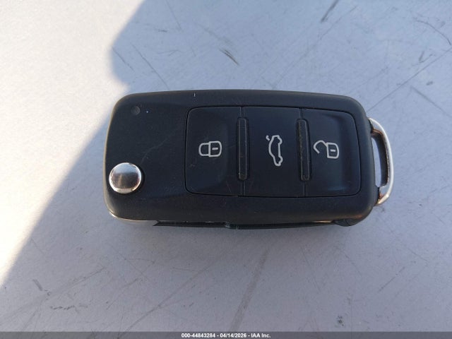 3VW517ATXEM816378 Volkswagen Beetle 1.8t