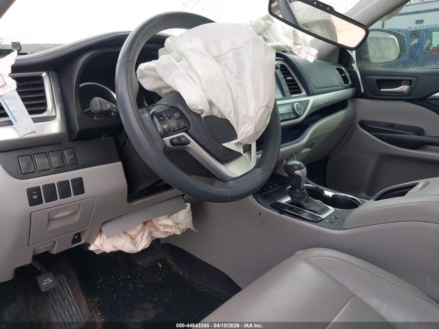 44843355 :رقم المزاد ، 5TDJKRFH8FS213042 vin ، 2015 Toyota Highlander Xle V6 مزاد بيع