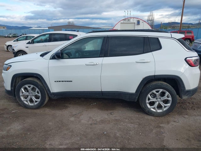 Jeep Compass Latitude 4x4 2024 3C4NJDBN0RT111053 Image 14