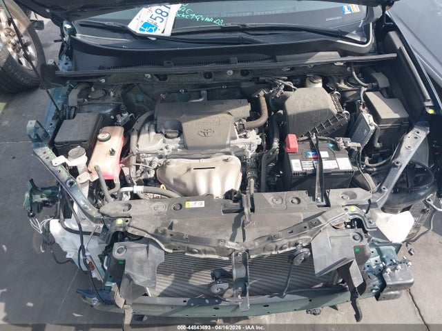 JTMZFREV8JJ195856 Toyota RAV4 LE
