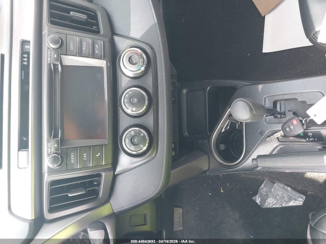 JTMZFREV8JJ195856 Toyota RAV4 LE