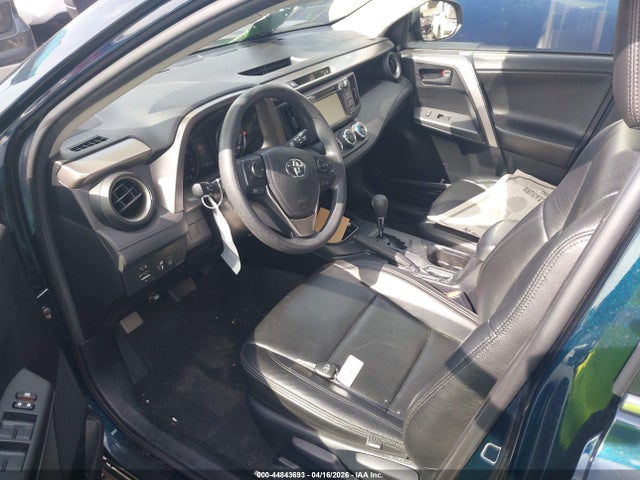JTMZFREV8JJ195856 Toyota RAV4 LE