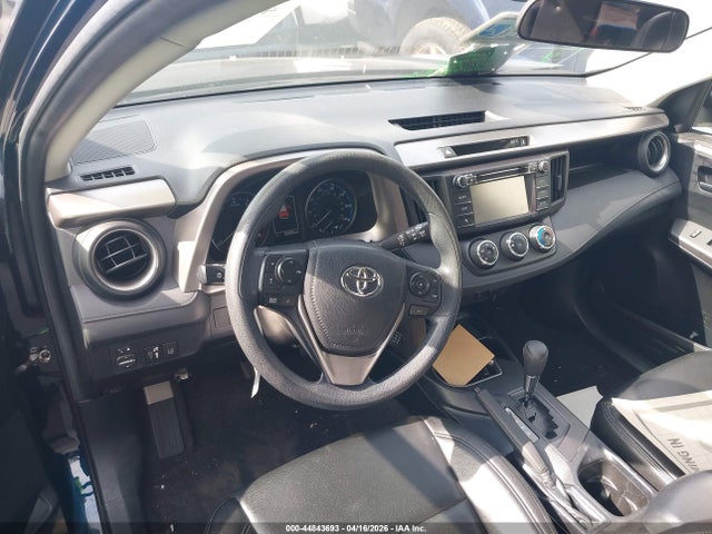 JTMZFREV8JJ195856 Toyota RAV4 LE