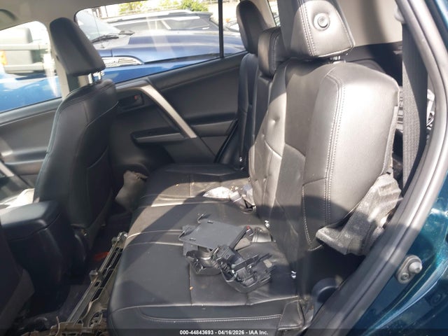 JTMZFREV8JJ195856 Toyota RAV4 LE
