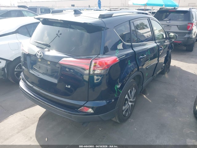 JTMZFREV8JJ195856 Toyota RAV4 LE