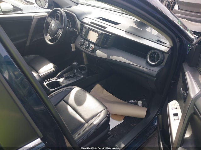 JTMZFREV8JJ195856 Toyota RAV4 LE