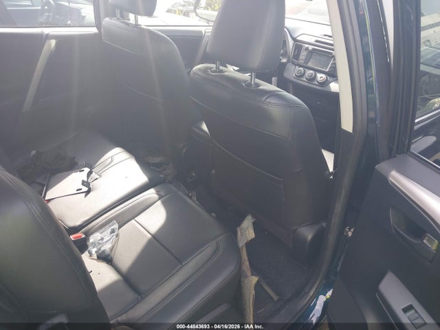 JTMZFREV8JJ195856 Toyota RAV4 LE