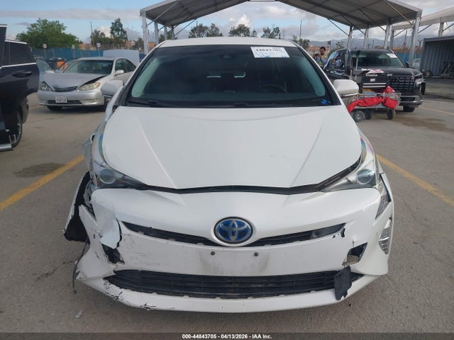 Toyota Prius Three Touring 2018 JTDKARFU4J3055958 Image 13