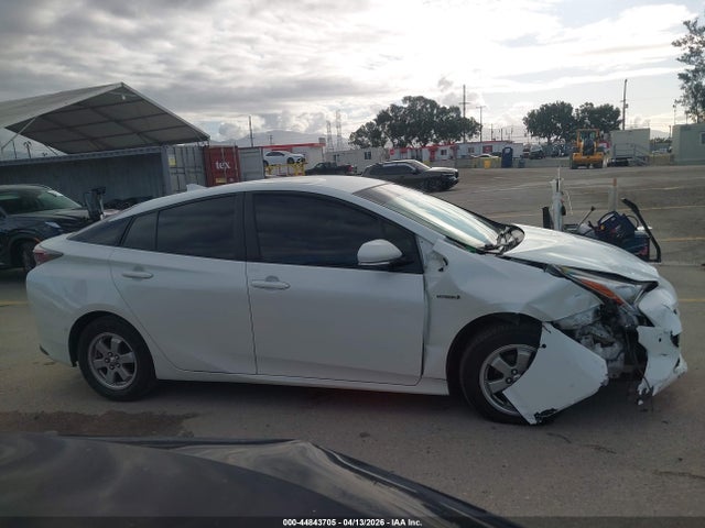 Toyota Prius Three Touring 2018 JTDKARFU4J3055958 Image 14