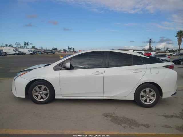 Toyota Prius Three Touring 2018 JTDKARFU4J3055958 Image 15