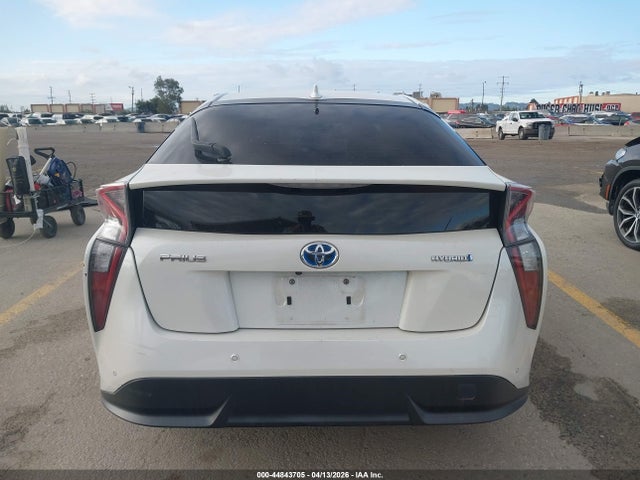 Toyota Prius Three Touring 2018 JTDKARFU4J3055958 Image 17