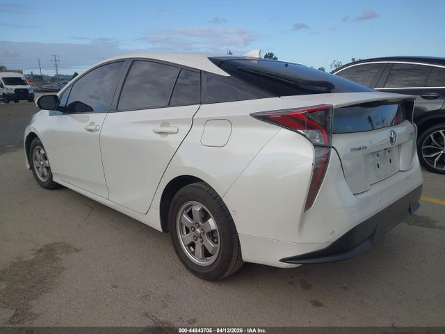 Toyota Prius Three Touring 2018 JTDKARFU4J3055958 Image 3