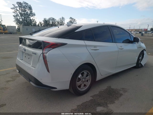 Toyota Prius Three Touring 2018 JTDKARFU4J3055958 Image 4