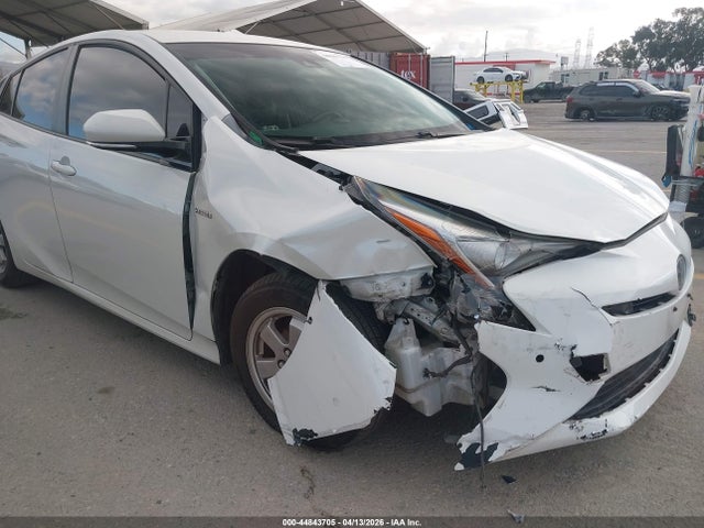 Toyota Prius Three Touring 2018 JTDKARFU4J3055958 Image 6