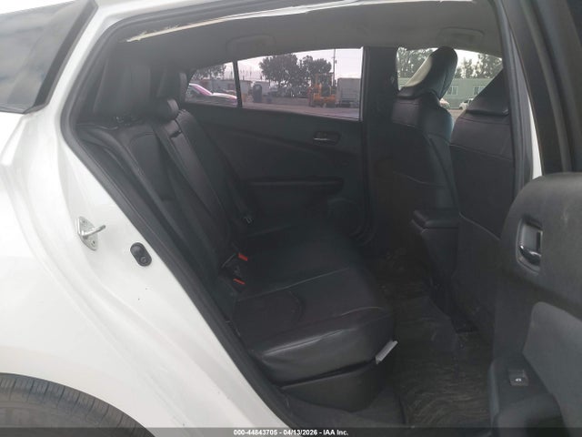 Toyota Prius Three Touring 2018 JTDKARFU4J3055958 Image 8