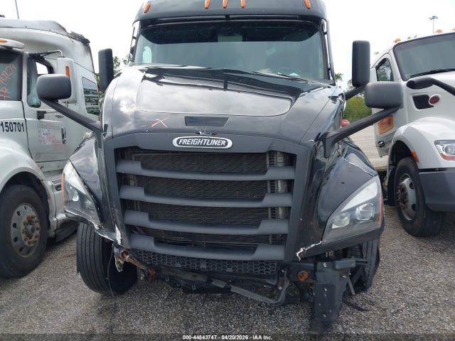 44843747 :رقم المزاد ، 3AKJHHDR7RSVD1284 vin ، 2024 Freightliner New Cascadia 126 مزاد بيع