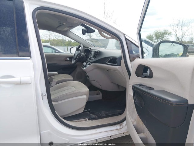 2017 CHRYSLER PACIFICA 2C4RC1CG0HR591641 Photo 4
