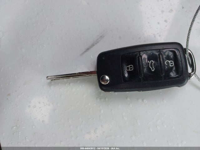 1VWBT7A31GC057279 Volkswagen Passat 1.8t Se
