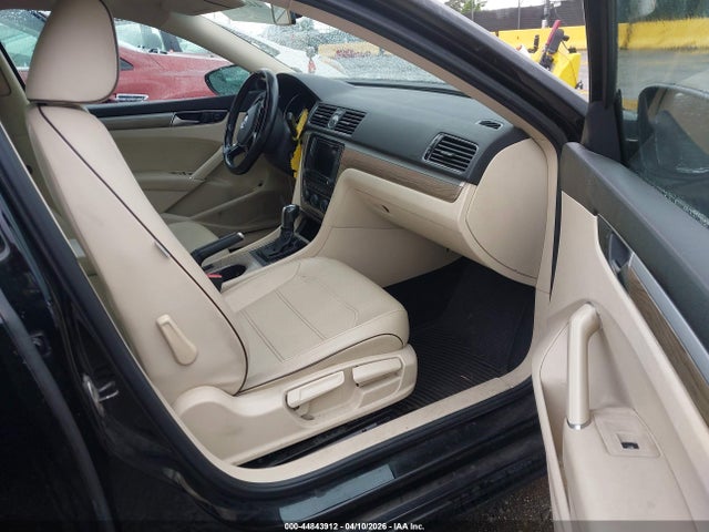 1VWBT7A31GC057279 Volkswagen Passat 1.8t Se