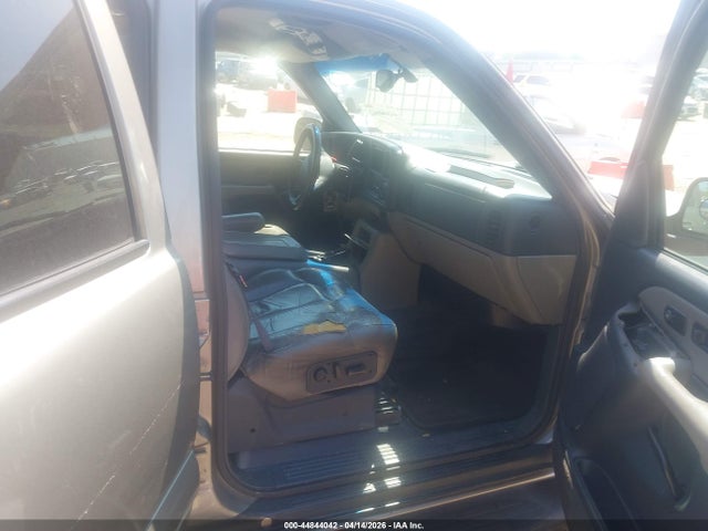 2000 Chevrolet Tahoe All New Lt მანქანა იყიდება აუქციონზე, vin: 1GNEC13T8YJ103642, აუქციონის ნომერი: 44844042