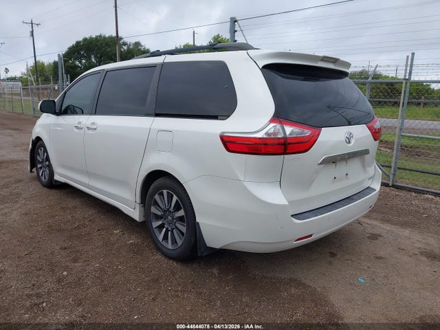 44844078 :رقم المزاد ، 5TDYZ3DC1JS953247 vin ، 2018 Toyota Sienna Limited Premium 7 Passenger مزاد بيع